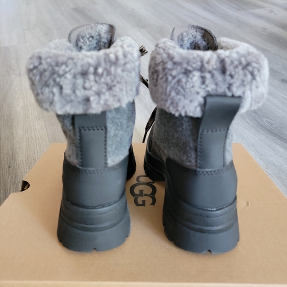 UGG Ashton Addie Tipped Waterproof Boot - Picture 5 of 10